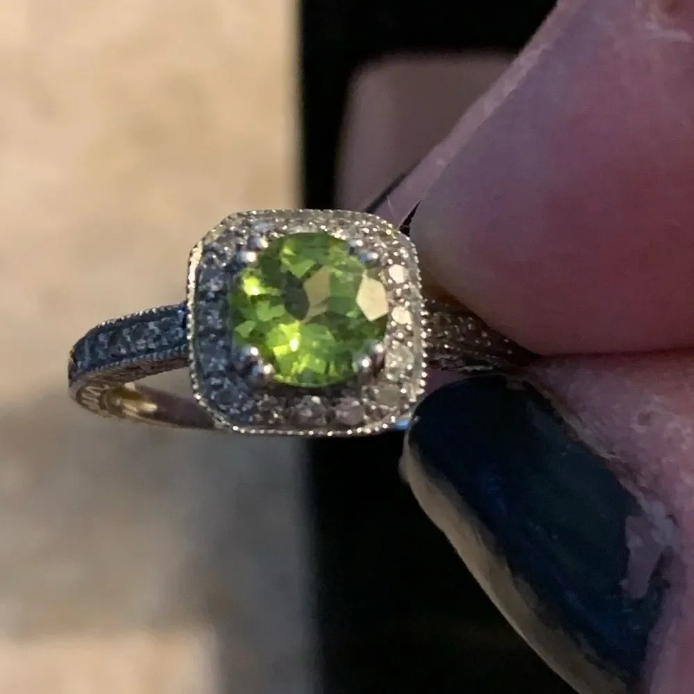 𝅺sterling Silver with faux diamonds and faux center stone